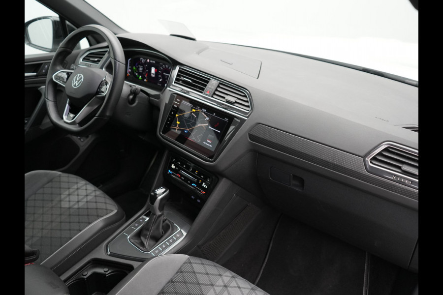Volkswagen Tiguan 1.4 TSI eHybrid R-Line PHEV 245pk Dealer O.H | Adaptive Cruise | Head Up | Camera | IQ Light | Sportstoelen Verwarmd | Apple Carplay | Keyless | BLIS | Navigatie | Virtual | DAB | 19"L.M | Plug In Hybrid |