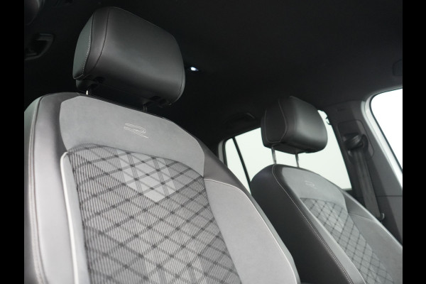 Volkswagen Tiguan 1.4 TSI eHybrid R-Line PHEV 245pk Dealer O.H | Adaptive Cruise | Head Up | Camera | IQ Light | Sportstoelen Verwarmd | Apple Carplay | Keyless | BLIS | Navigatie | Virtual | DAB | 19"L.M | Plug In Hybrid |