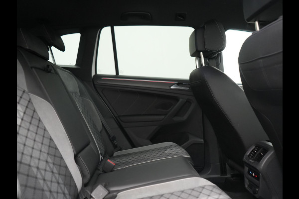 Volkswagen Tiguan 1.4 TSI eHybrid R-Line PHEV 245pk Dealer O.H | Adaptive Cruise | Head Up | Camera | IQ Light | Sportstoelen Verwarmd | Apple Carplay | Keyless | BLIS | Navigatie | Virtual | DAB | 19"L.M | Plug In Hybrid |
