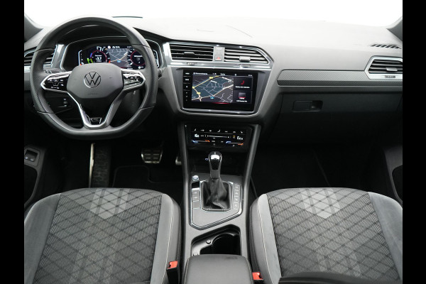 Volkswagen Tiguan 1.4 TSI eHybrid R-Line PHEV 245pk Dealer O.H | Adaptive Cruise | Head Up | Camera | IQ Light | Sportstoelen Verwarmd | Apple Carplay | Keyless | BLIS | Navigatie | Virtual | DAB | 19"L.M | Plug In Hybrid |