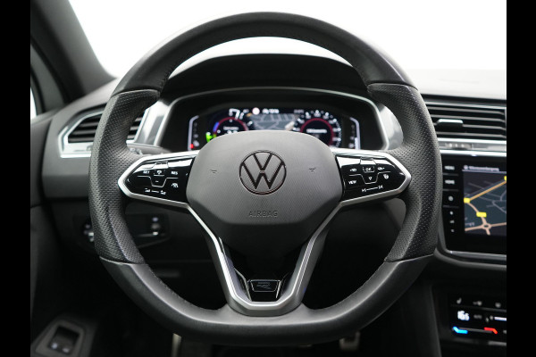 Volkswagen Tiguan 1.4 TSI eHybrid R-Line PHEV 245pk Dealer O.H | Adaptive Cruise | Head Up | Camera | IQ Light | Sportstoelen Verwarmd | Apple Carplay | Keyless | BLIS | Navigatie | Virtual | DAB | 19"L.M | Plug In Hybrid |