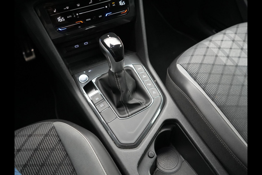 Volkswagen Tiguan 1.4 TSI eHybrid R-Line PHEV 245pk Dealer O.H | Adaptive Cruise | Head Up | Camera | IQ Light | Sportstoelen Verwarmd | Apple Carplay | Keyless | BLIS | Navigatie | Virtual | DAB | 19"L.M | Plug In Hybrid |