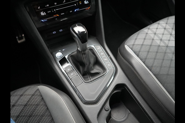 Volkswagen Tiguan 1.4 TSI eHybrid R-Line PHEV 245pk Dealer O.H | Adaptive Cruise | Head Up | Camera | IQ Light | Sportstoelen Verwarmd | Apple Carplay | Keyless | BLIS | Navigatie | Virtual | DAB | 19"L.M | Plug In Hybrid |