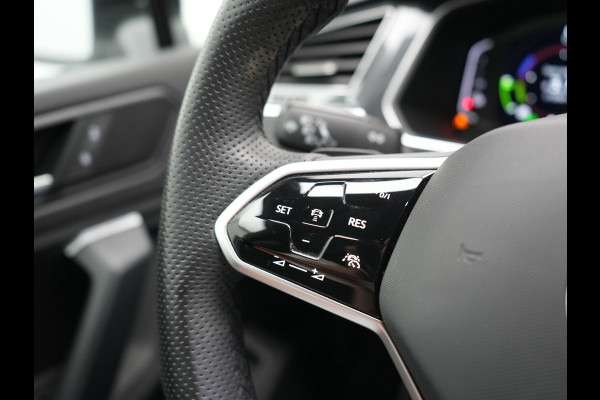 Volkswagen Tiguan 1.4 TSI eHybrid R-Line PHEV 245pk Dealer O.H | Adaptive Cruise | Head Up | Camera | IQ Light | Sportstoelen Verwarmd | Apple Carplay | Keyless | BLIS | Navigatie | Virtual | DAB | 19"L.M | Plug In Hybrid |