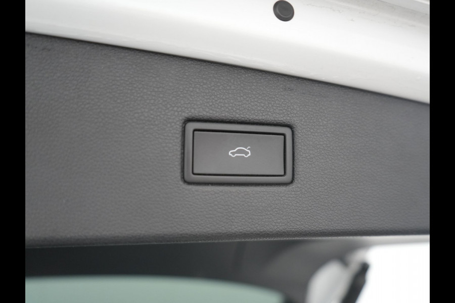 Volkswagen Tiguan 1.4 TSI eHybrid R-Line PHEV 245pk Dealer O.H | Adaptive Cruise | Head Up | Camera | IQ Light | Sportstoelen Verwarmd | Apple Carplay | Keyless | BLIS | Navigatie | Virtual | DAB | 19"L.M | Plug In Hybrid |