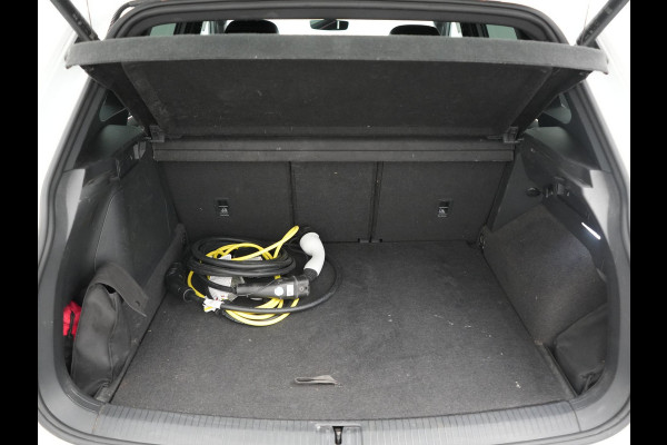 Volkswagen Tiguan 1.4 TSI eHybrid R-Line PHEV 245pk Dealer O.H | Adaptive Cruise | Head Up | Camera | IQ Light | Sportstoelen Verwarmd | Apple Carplay | Keyless | BLIS | Navigatie | Virtual | DAB | 19"L.M | Plug In Hybrid |