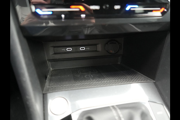 Volkswagen Tiguan 1.4 TSI eHybrid R-Line PHEV 245pk Dealer O.H | Adaptive Cruise | Head Up | Camera | IQ Light | Sportstoelen Verwarmd | Apple Carplay | Keyless | BLIS | Navigatie | Virtual | DAB | 19"L.M | Plug In Hybrid |