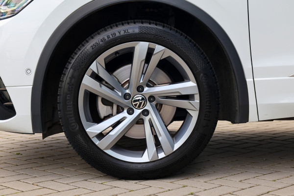 Volkswagen Tiguan 1.4 TSI eHybrid R-Line Business | BTW | PANORAMADAK | IQ-LIGHT | KEYLESS | ACC | ELEK KOFFERKLEP |