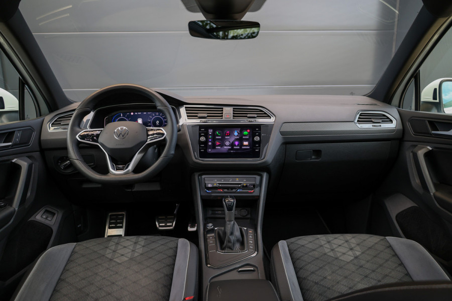 Volkswagen Tiguan 1.4 TSI eHybrid R-Line Business | BTW | PANORAMADAK | IQ-LIGHT | KEYLESS | ACC | ELEK KOFFERKLEP |