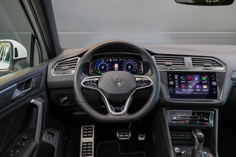 Volkswagen Tiguan 1.4 TSI eHybrid R-Line Business | BTW | PANORAMADAK | IQ-LIGHT | KEYLESS | ACC | ELEK KOFFERKLEP |
