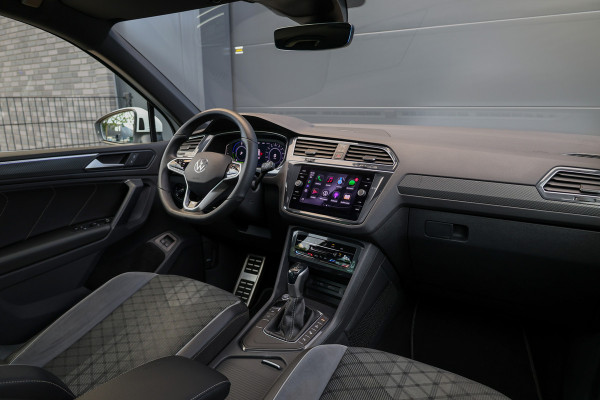 Volkswagen Tiguan 1.4 TSI eHybrid R-Line Business | BTW | PANORAMADAK | IQ-LIGHT | KEYLESS | ACC | ELEK KOFFERKLEP |