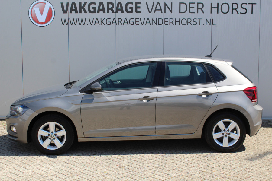 Volkswagen Polo 1.0-95pk TSI Comfortline. Mooie 5drs. VW Polo voor nog jaren rijplezier ! Airco, adaptieve cruise cntrl, navigatie, bluetooth tel. voorb., Apple Carplay/Android auto, LM wielen, 4x USB uitg., metallic lak, camera etc.