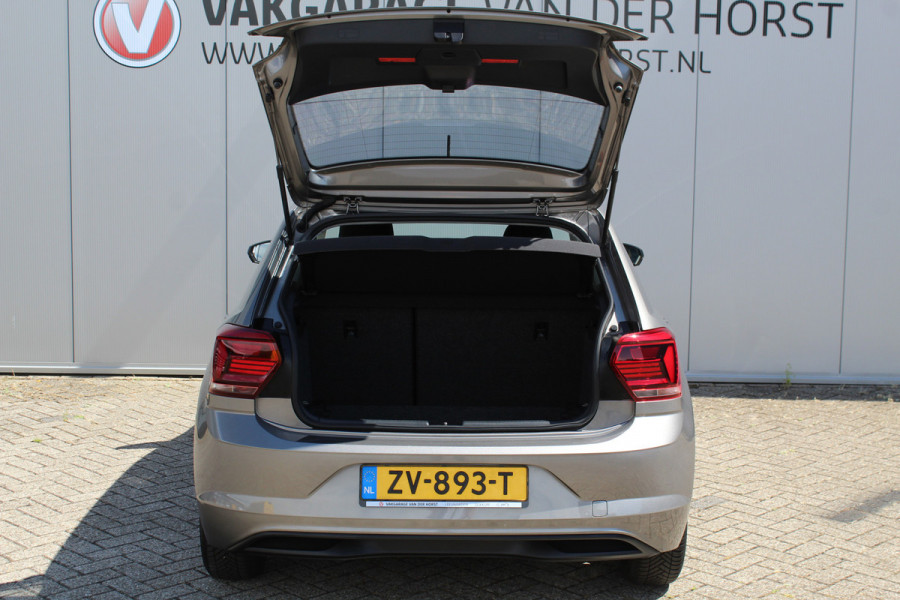 Volkswagen Polo 1.0-95pk TSI Comfortline. Mooie 5drs. VW Polo voor nog jaren rijplezier ! Airco, adaptieve cruise cntrl, navigatie, bluetooth tel. voorb., Apple Carplay/Android auto, LM wielen, 4x USB uitg., metallic lak, camera etc.