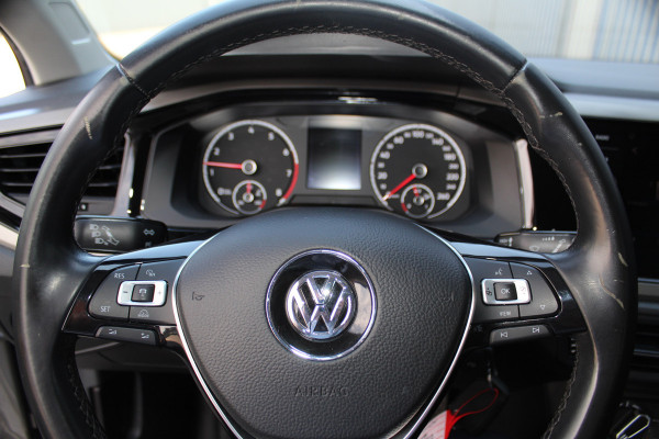 Volkswagen Polo 1.0-95pk TSI Comfortline. Mooie 5drs. VW Polo voor nog jaren rijplezier ! Airco, adaptieve cruise cntrl, navigatie, bluetooth tel. voorb., Apple Carplay/Android auto, LM wielen, 4x USB uitg., metallic lak, camera etc.