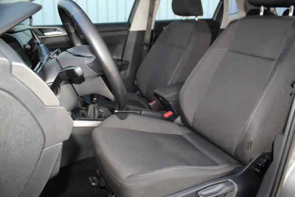Volkswagen Polo 1.0-95pk TSI Comfortline. Mooie 5drs. VW Polo voor nog jaren rijplezier ! Airco, adaptieve cruise cntrl, navigatie, bluetooth tel. voorb., Apple Carplay/Android auto, LM wielen, 4x USB uitg., metallic lak, camera etc.