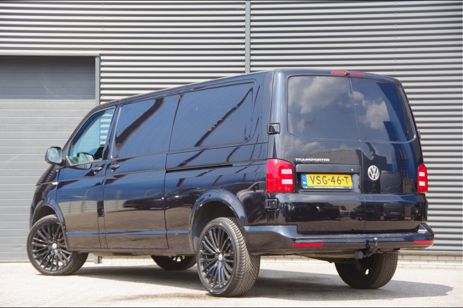 Volkswagen Transporter 2.0 TDI L2 EURO 6! 150PK, 2X SCHUIFDEUR, TREKHAAK, 20'' LMV, STOELVERWARMING, STANDKACHEL, CRUISE, AIRCO