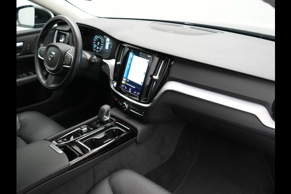 Volvo V60 T6 Recharge AWD Inscription PHEV 340pk Dealer O.H | Trekhaak Af Fabriek | Camera | Harman / Kardon | Lederen Sportstoelen Verwarmd | Cruise Control | Apple Carplay | Stuurverwarming | Keyless | Virtual | Navigatie | DAB | 18"L.M |
