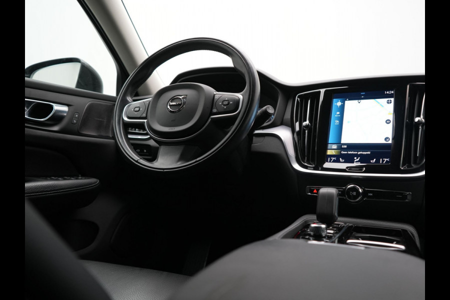 Volvo V60 T6 Recharge AWD Inscription PHEV 340pk Dealer O.H | Trekhaak Af Fabriek | Camera | Harman / Kardon | Lederen Sportstoelen Verwarmd | Cruise Control | Apple Carplay | Stuurverwarming | Keyless | Virtual | Navigatie | DAB | 18"L.M |
