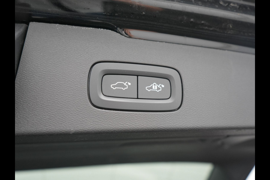Volvo V60 T6 Recharge AWD Inscription PHEV 340pk Dealer O.H | Trekhaak Af Fabriek | Camera | Harman / Kardon | Lederen Sportstoelen Verwarmd | Cruise Control | Apple Carplay | Stuurverwarming | Keyless | Virtual | Navigatie | DAB | 18"L.M |