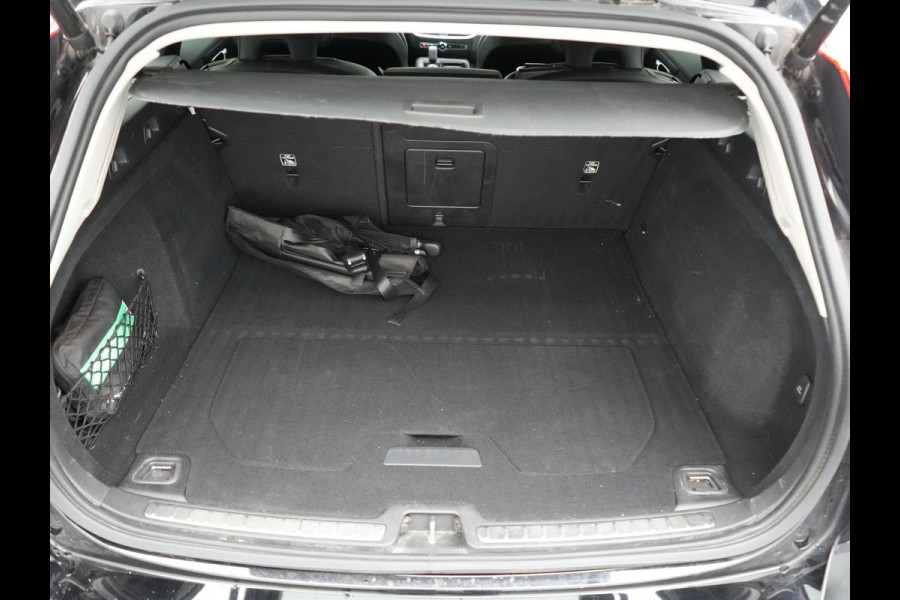 Volvo V60 T6 Recharge AWD Inscription PHEV 340pk Dealer O.H | Trekhaak Af Fabriek | Camera | Harman / Kardon | Lederen Sportstoelen Verwarmd | Cruise Control | Apple Carplay | Stuurverwarming | Keyless | Virtual | Navigatie | DAB | 18"L.M |