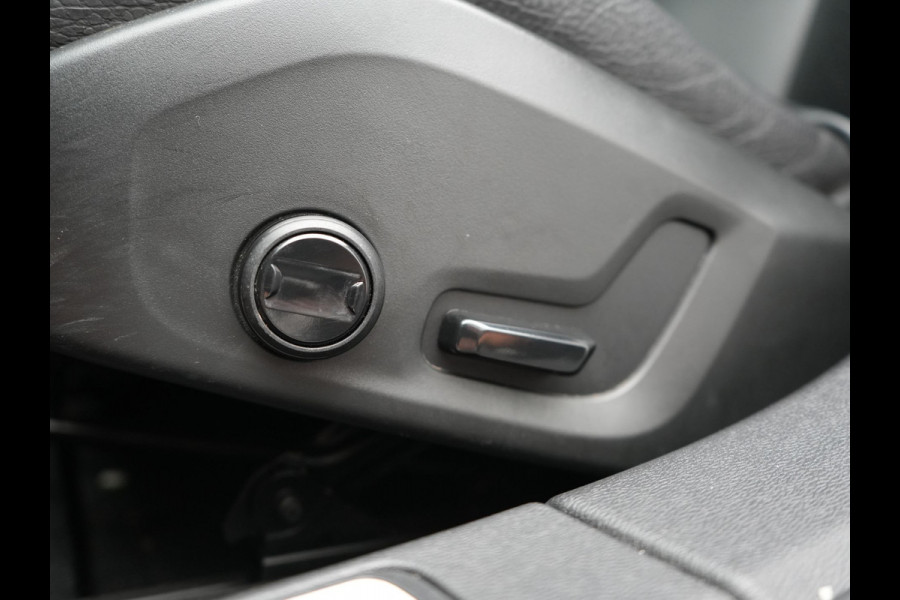 Volvo V60 T6 Recharge AWD Inscription PHEV 340pk Dealer O.H | Trekhaak Af Fabriek | Camera | Harman / Kardon | Lederen Sportstoelen Verwarmd | Cruise Control | Apple Carplay | Stuurverwarming | Keyless | Virtual | Navigatie | DAB | 18"L.M |
