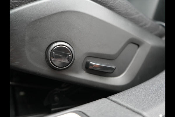 Volvo V60 T6 Recharge AWD Inscription PHEV 340pk Dealer O.H | Trekhaak Af Fabriek | Camera | Harman / Kardon | Lederen Sportstoelen Verwarmd | Cruise Control | Apple Carplay | Stuurverwarming | Keyless | Virtual | Navigatie | DAB | 18"L.M |