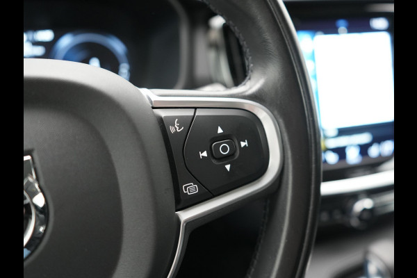 Volvo V60 T6 Recharge AWD Inscription PHEV 340pk Dealer O.H | Trekhaak Af Fabriek | Camera | Harman / Kardon | Lederen Sportstoelen Verwarmd | Cruise Control | Apple Carplay | Stuurverwarming | Keyless | Virtual | Navigatie | DAB | 18"L.M |