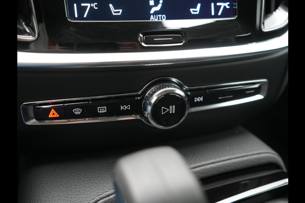 Volvo V60 T6 Recharge AWD Inscription PHEV 340pk Dealer O.H | Trekhaak Af Fabriek | Camera | Harman / Kardon | Lederen Sportstoelen Verwarmd | Cruise Control | Apple Carplay | Stuurverwarming | Keyless | Virtual | Navigatie | DAB | 18"L.M |