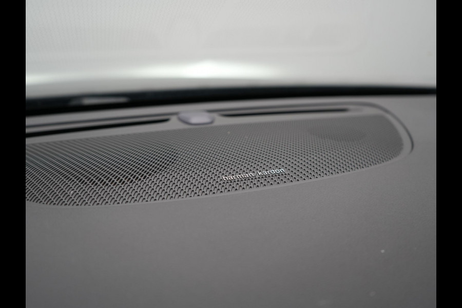 Volvo V60 T6 Recharge AWD Inscription PHEV 340pk Dealer O.H | Trekhaak Af Fabriek | Camera | Harman / Kardon | Lederen Sportstoelen Verwarmd | Cruise Control | Apple Carplay | Stuurverwarming | Keyless | Virtual | Navigatie | DAB | 18"L.M |