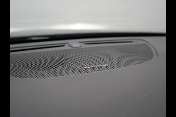 Volvo V60 T6 Recharge AWD Inscription PHEV 340pk Dealer O.H | Trekhaak Af Fabriek | Camera | Harman / Kardon | Lederen Sportstoelen Verwarmd | Cruise Control | Apple Carplay | Stuurverwarming | Keyless | Virtual | Navigatie | DAB | 18"L.M |