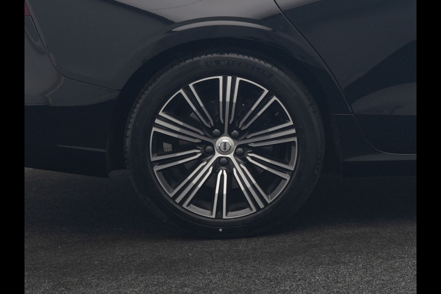 Volvo V60 T6 Recharge AWD Inscription PHEV 340pk Dealer O.H | Trekhaak Af Fabriek | Camera | Harman / Kardon | Lederen Sportstoelen Verwarmd | Cruise Control | Apple Carplay | Stuurverwarming | Keyless | Virtual | Navigatie | DAB | 18"L.M |
