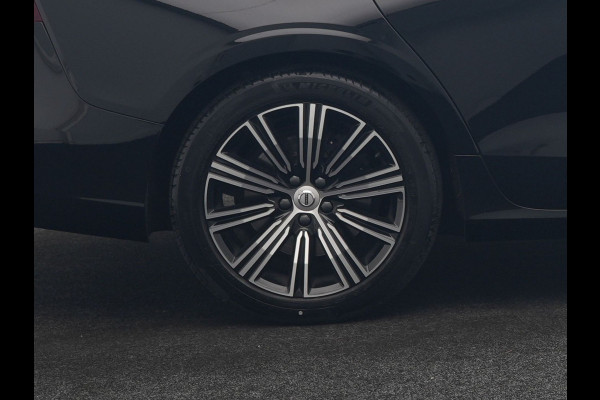 Volvo V60 T6 Recharge AWD Inscription PHEV 340pk Dealer O.H | Trekhaak Af Fabriek | Camera | Harman / Kardon | Lederen Sportstoelen Verwarmd | Cruise Control | Apple Carplay | Stuurverwarming | Keyless | Virtual | Navigatie | DAB | 18"L.M |