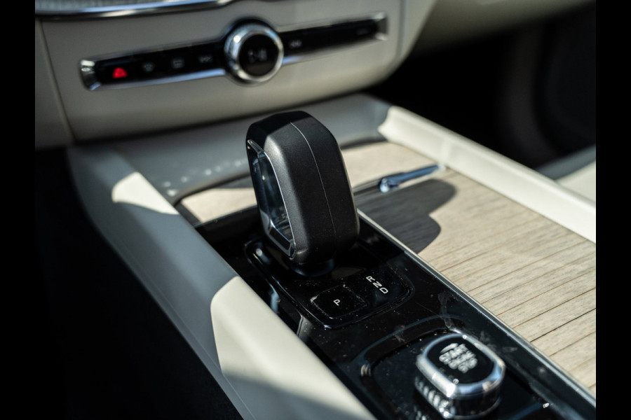 Volvo XC60 2.0 T8 455PK Plug-in hybrid AWD Ultimate Dark | SOH 99,8% | Pano | H/K Sound | Surround View