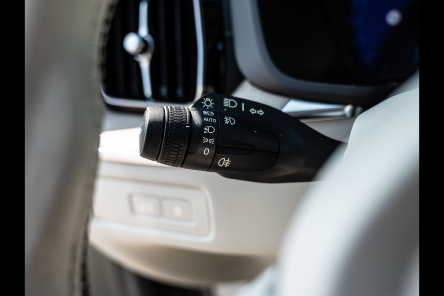 Volvo XC60 2.0 T8 455PK Plug-in hybrid AWD Ultimate Dark | SOH 99,8% | Pano | H/K Sound | Surround View