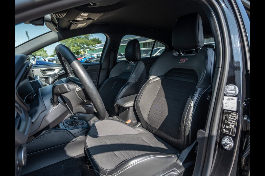 Ford Focus 2.3 EcoBoost ST-3 | B&O | Camera | Winter Pack