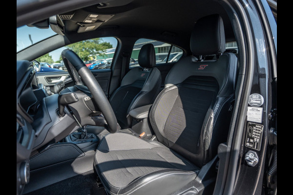 Ford Focus 2.3 EcoBoost ST-3 | B&O | Camera | Winter Pack