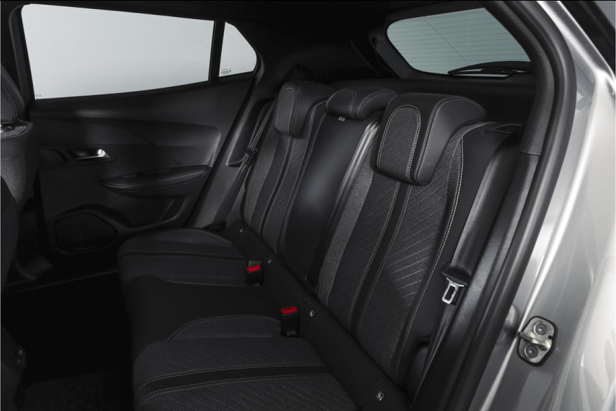 Peugeot 2008 1.2 PureTech 130 PK Allure - Automaat | Dig. Cockpit | Adapt. Cruise | Stoelverw. | PDC | Camera | App. Connect | ECC | LM 17" |