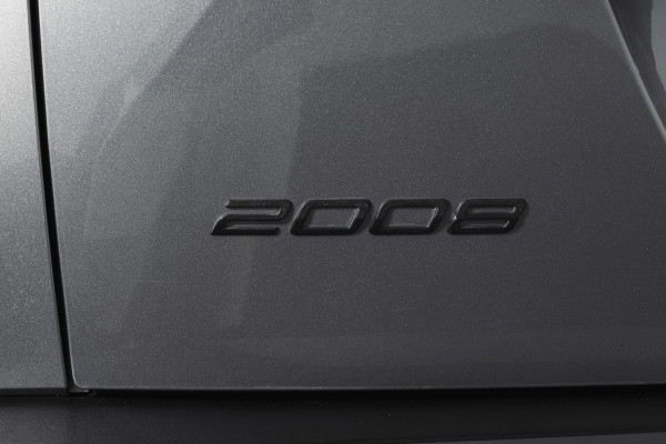 Peugeot 2008 1.2 PureTech 130 PK Allure - Automaat | Dig. Cockpit | Adapt. Cruise | Stoelverw. | PDC | Camera | App. Connect | ECC | LM 17" |