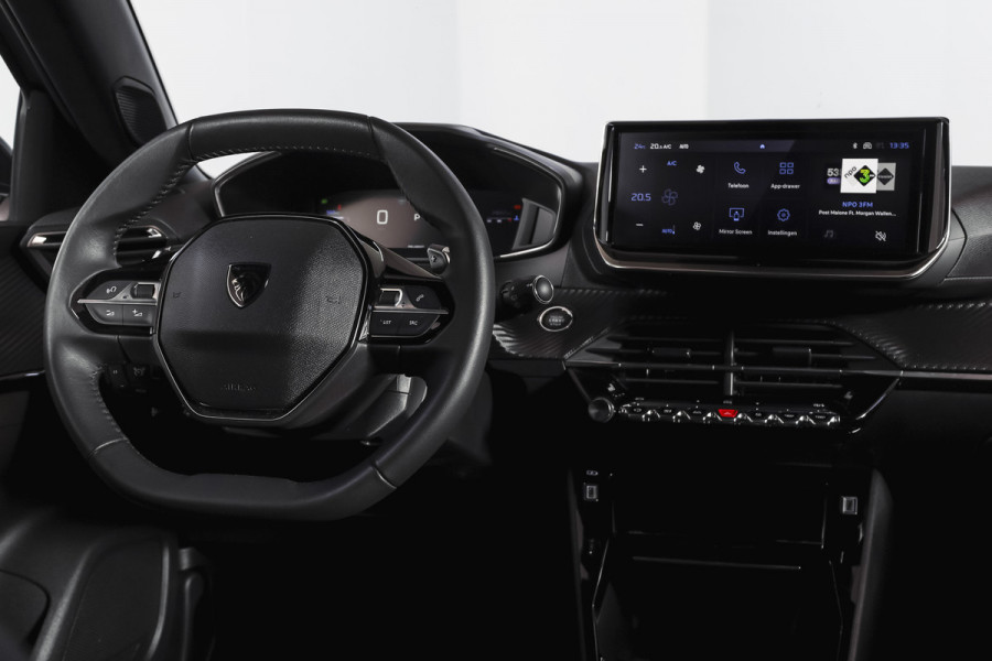 Peugeot 2008 1.2 PureTech 130 PK Allure - Automaat | Dig. Cockpit | Adapt. Cruise | Stoelverw. | PDC | Camera | App. Connect | ECC | LM 17" |