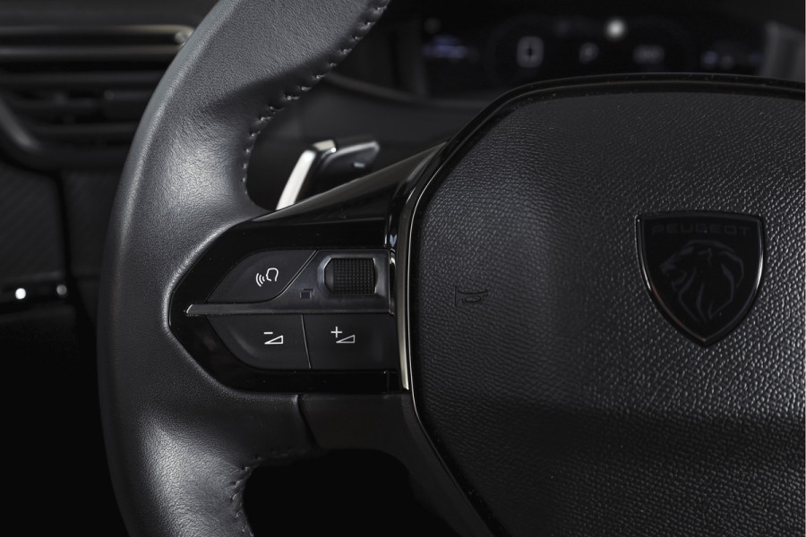 Peugeot 2008 1.2 PureTech 130 PK Allure - Automaat | Dig. Cockpit | Adapt. Cruise | Stoelverw. | PDC | Camera | App. Connect | ECC | LM 17" |