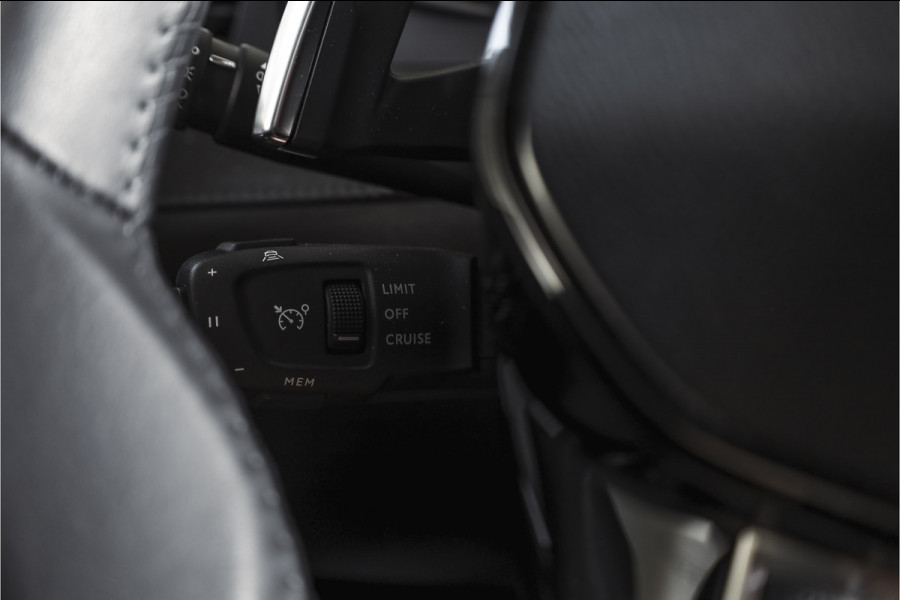 Peugeot 2008 1.2 PureTech 130 PK Allure - Automaat | Dig. Cockpit | Adapt. Cruise | Stoelverw. | PDC | Camera | App. Connect | ECC | LM 17" |