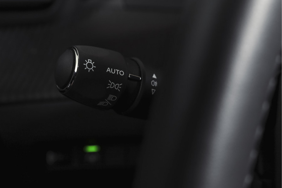 Peugeot 2008 1.2 PureTech 130 PK Allure - Automaat | Dig. Cockpit | Adapt. Cruise | Stoelverw. | PDC | Camera | App. Connect | ECC | LM 17" |
