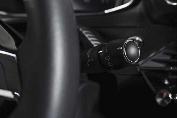 Peugeot 2008 1.2 PureTech 130 PK Allure - Automaat | Dig. Cockpit | Adapt. Cruise | Stoelverw. | PDC | Camera | App. Connect | ECC | LM 17" |