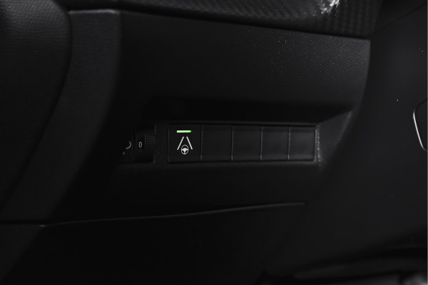 Peugeot 2008 1.2 PureTech 130 PK Allure - Automaat | Dig. Cockpit | Adapt. Cruise | Stoelverw. | PDC | Camera | App. Connect | ECC | LM 17" |