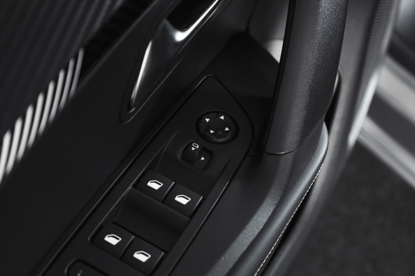 Peugeot 2008 1.2 PureTech 130 PK Allure - Automaat | Dig. Cockpit | Adapt. Cruise | Stoelverw. | PDC | Camera | App. Connect | ECC | LM 17" |