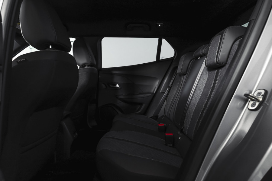Peugeot 2008 1.2 PureTech 130 PK Allure - Automaat | Dig. Cockpit | Adapt. Cruise | Stoelverw. | PDC | Camera | App. Connect | ECC | LM 17" |