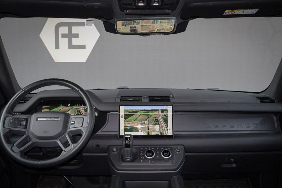 Land Rover Defender 110 P300e X-Dynamic SE