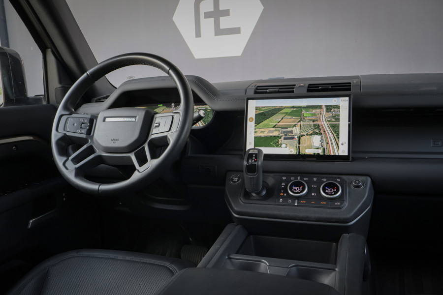 Land Rover Defender 110 P300e X-Dynamic SE