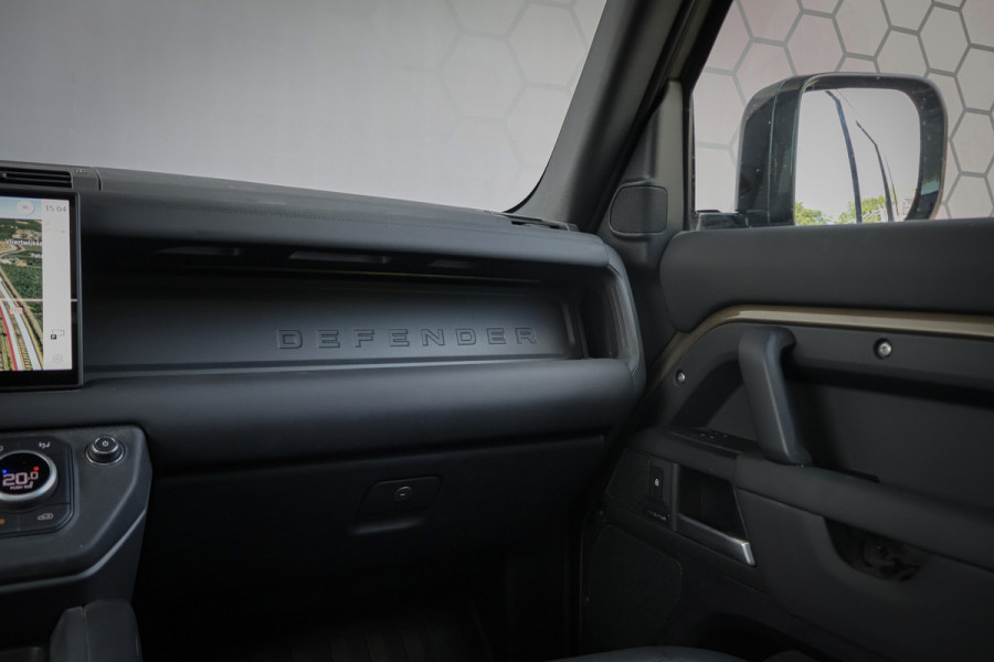 Land Rover Defender 110 P300e X-Dynamic SE