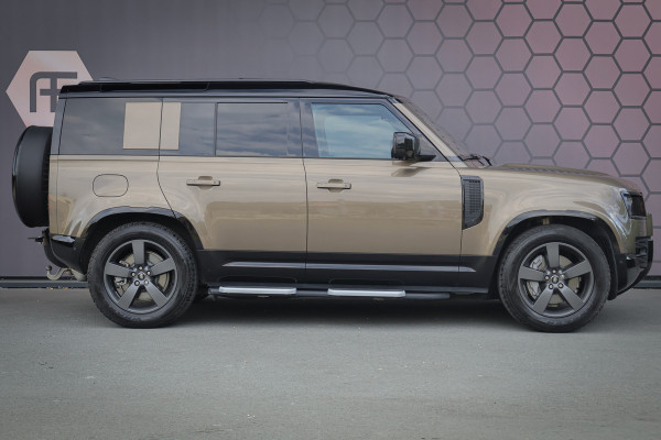 Land Rover Defender 110 P300e X-Dynamic SE